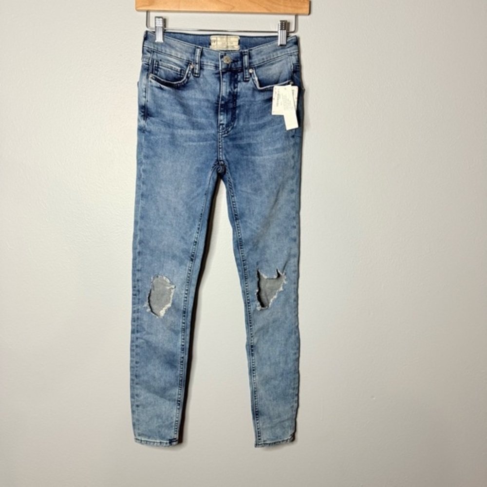 Free People Skinny Women's Blue‎ Distressed Jeans